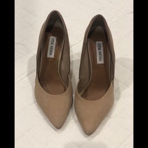 Used twice nude leather pump
